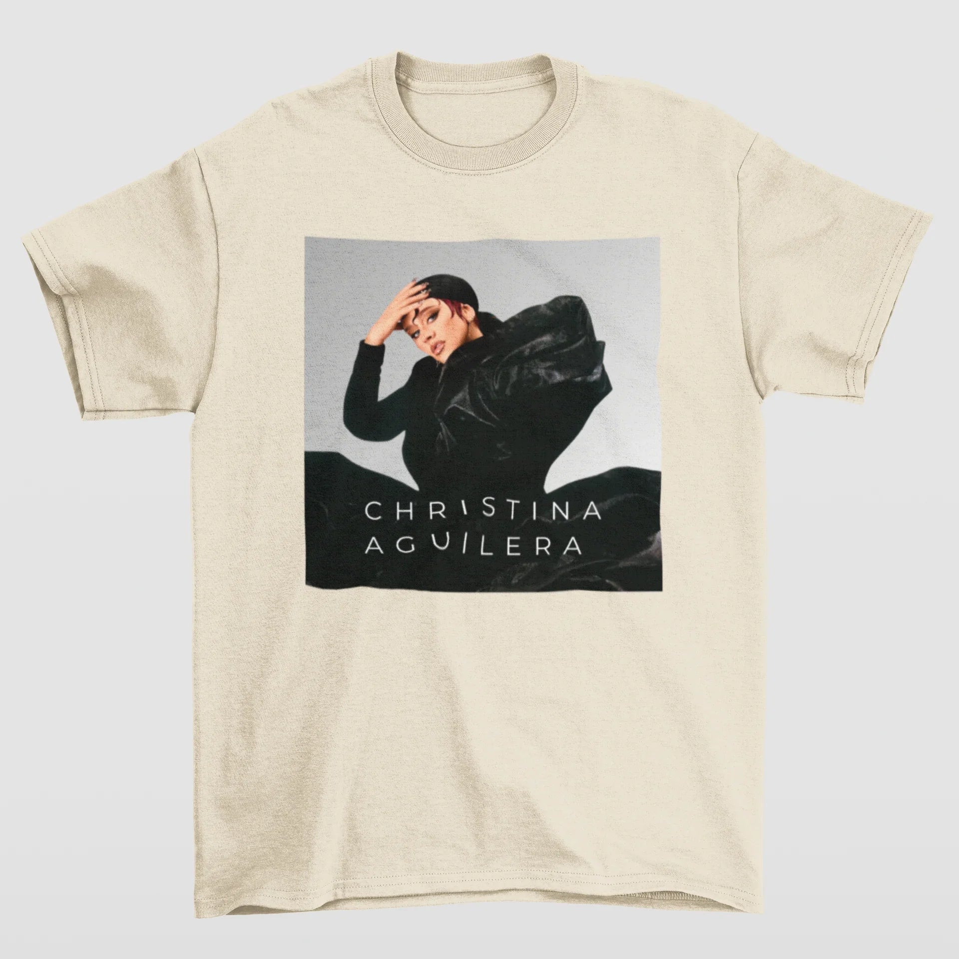 Camiseta Básica Christina Aguilera Dark Clothes- pérola