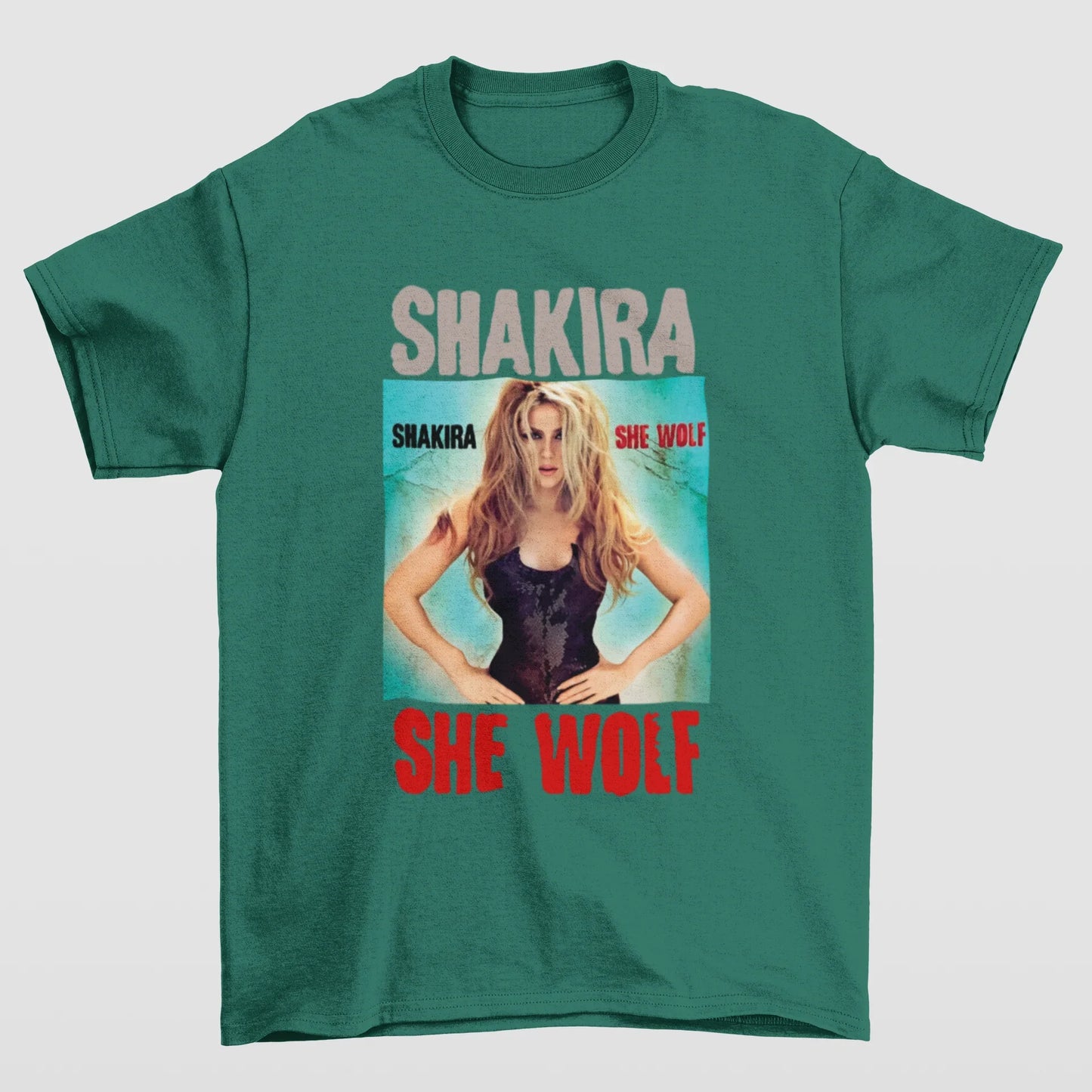 Camiseta Básica Shakira She Wolf- VERDE