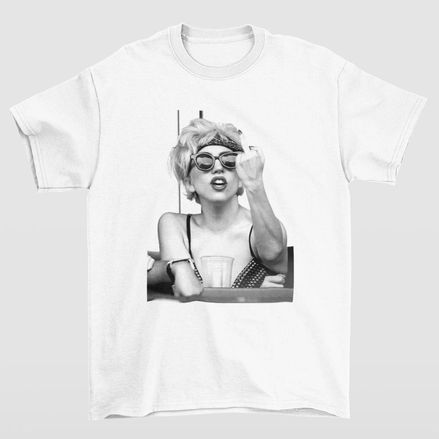 Camiseta Básica Lady Gaga Summer Days