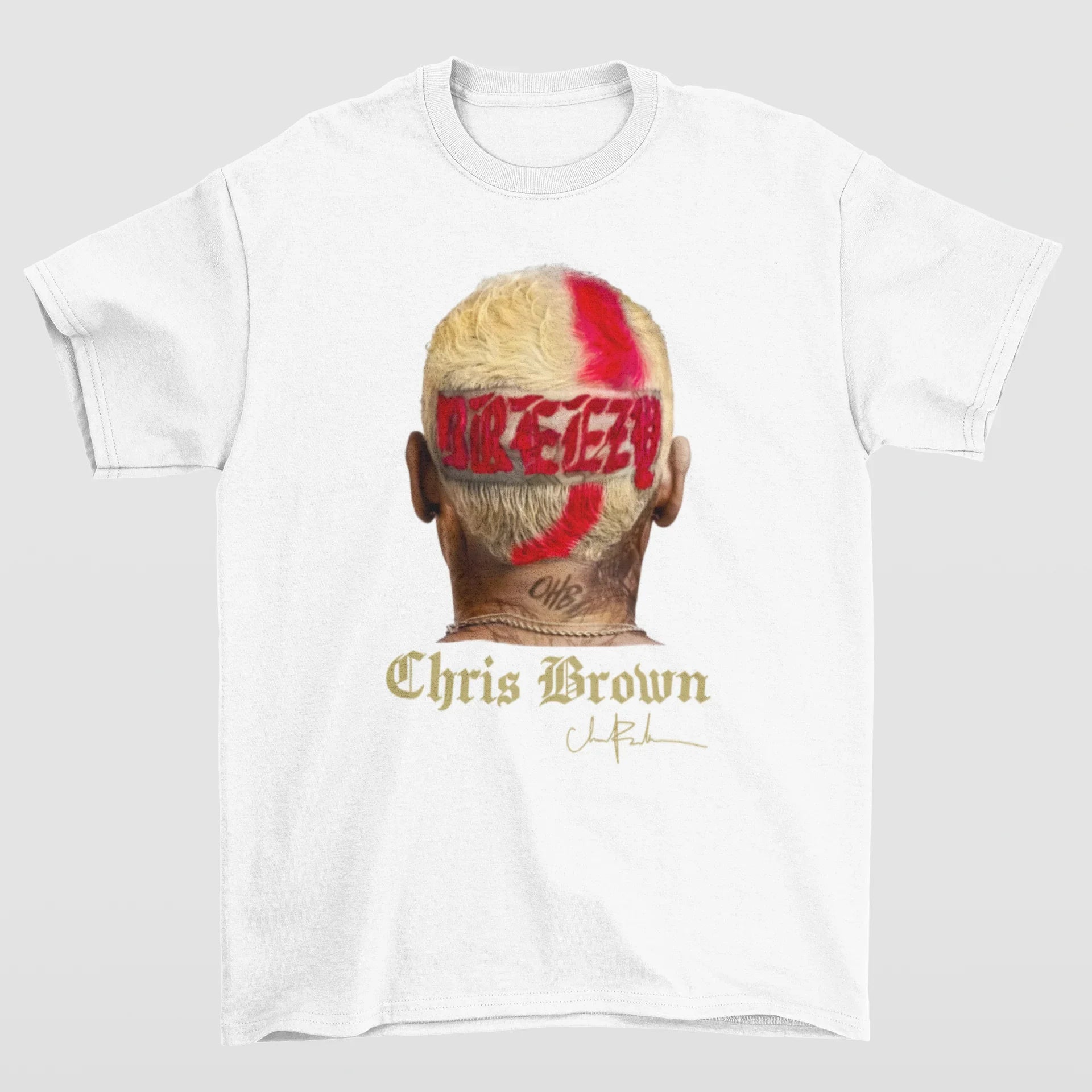 Camiseta Básica Chris Brown Breezy Hair Graphic- branco