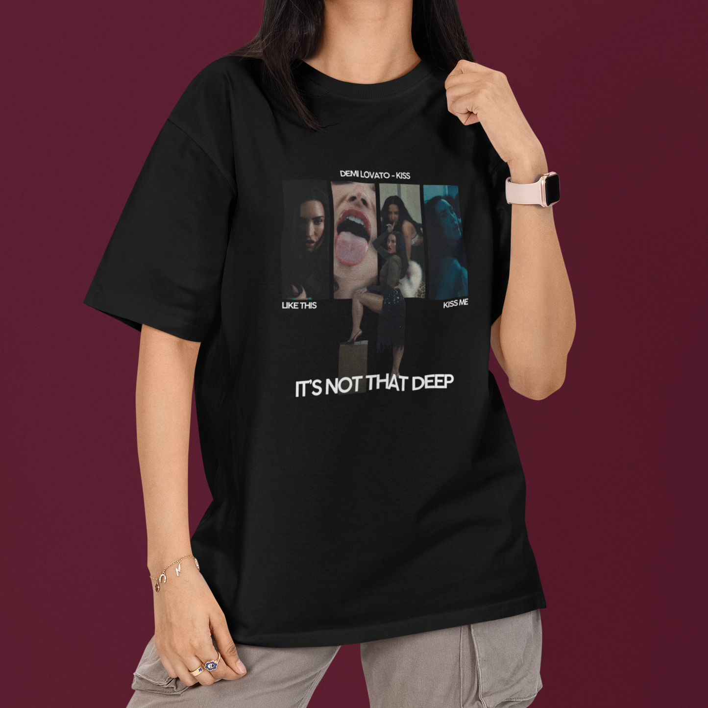 Camiseta Básica Demi Lovato Kiss INTD