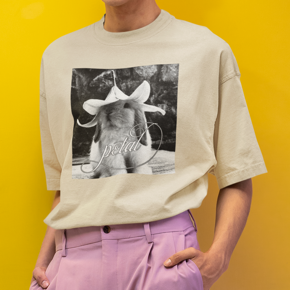 Camiseta Básica Ariana Grande Cute Flower
