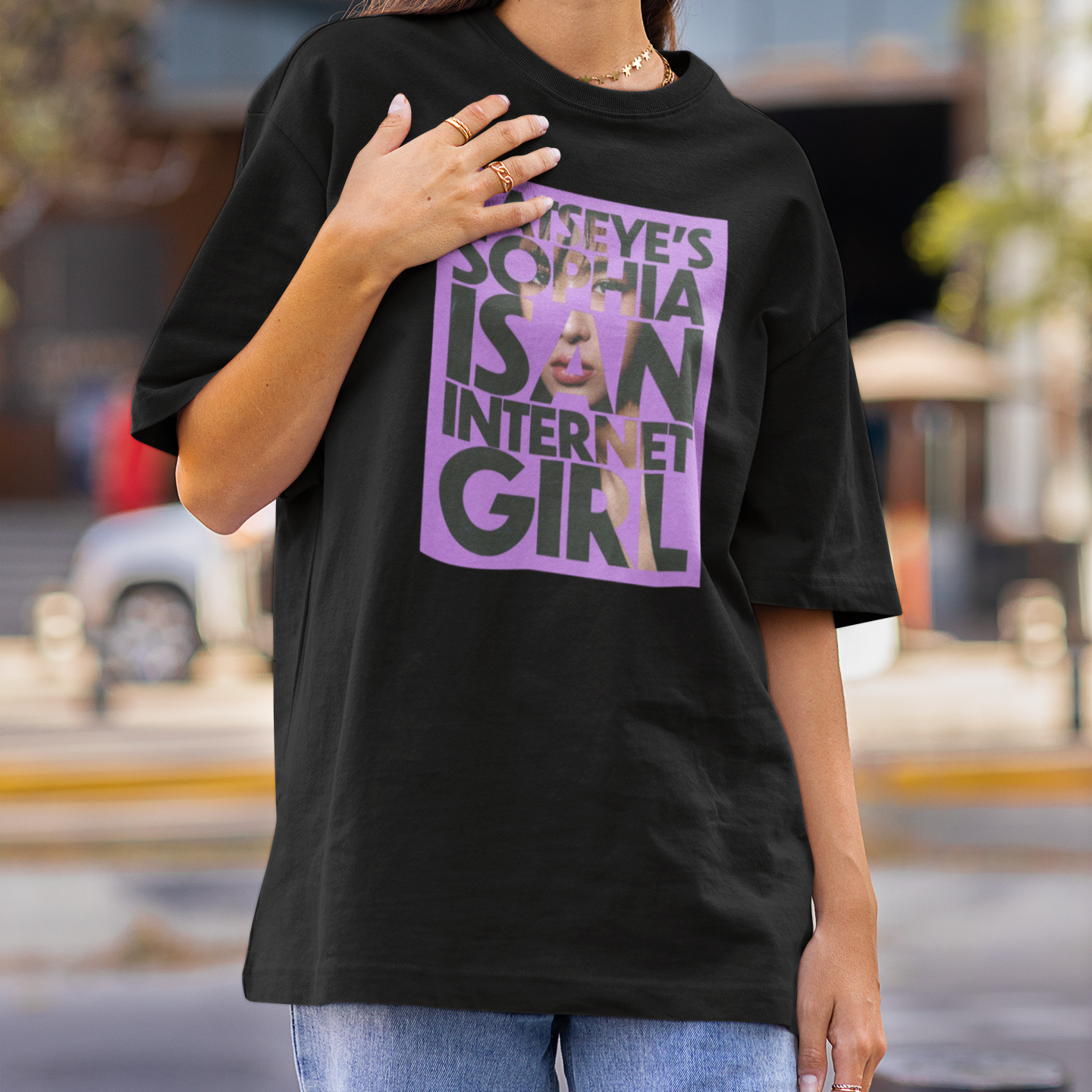 Camiseta Básica Katseye Sophia Internet Girl