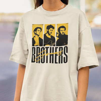 Camiseta Básica Jonas Brothers Yellow Photo