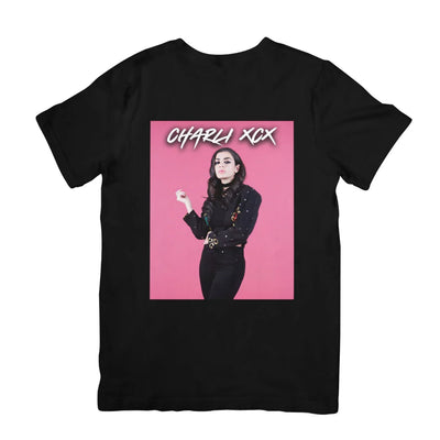 Camiseta Básica Charli XCX Pose Preto