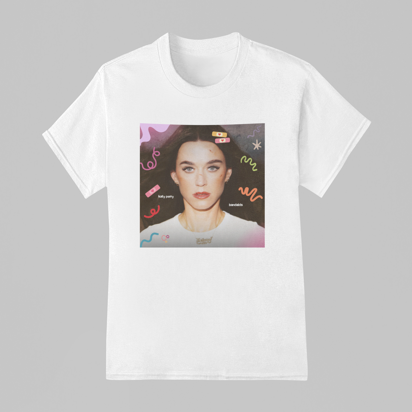 Camiseta Básica Katy Perry KP Bandaids Graphic