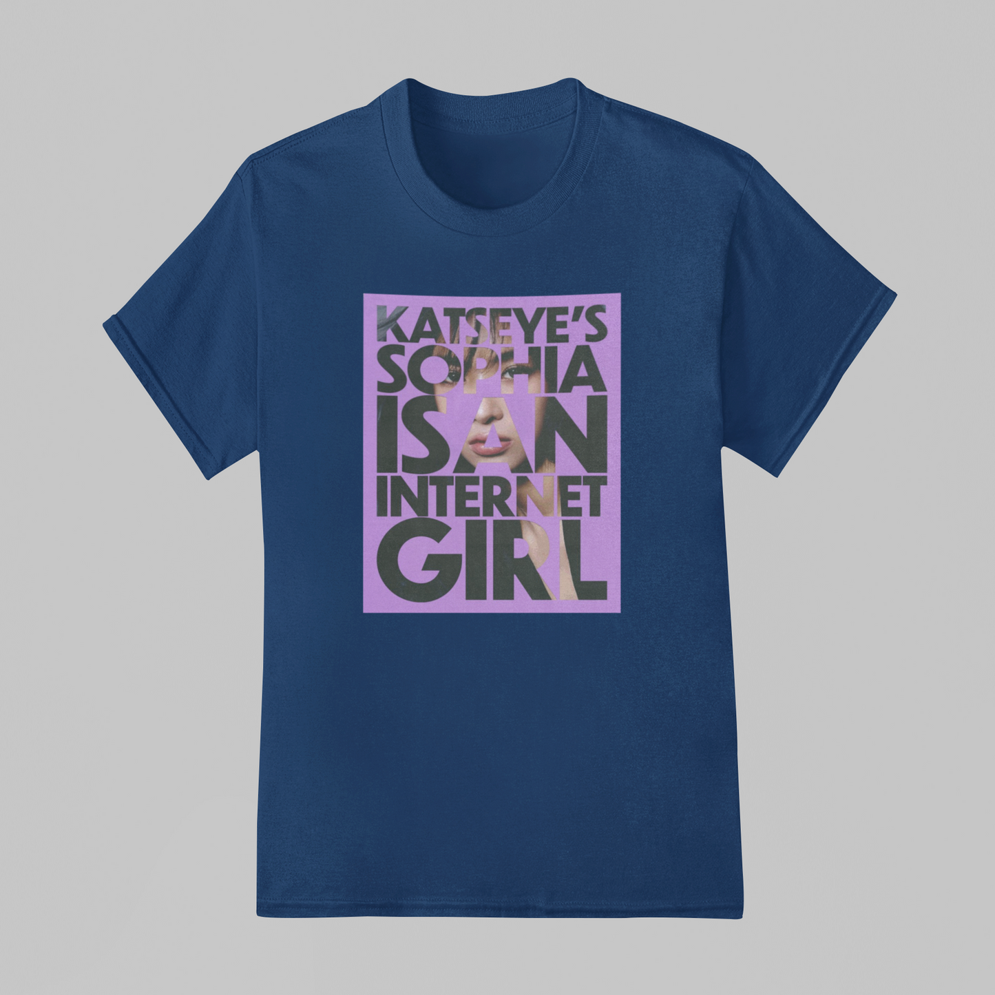 Camiseta Básica Katseye Sophia Internet Girl