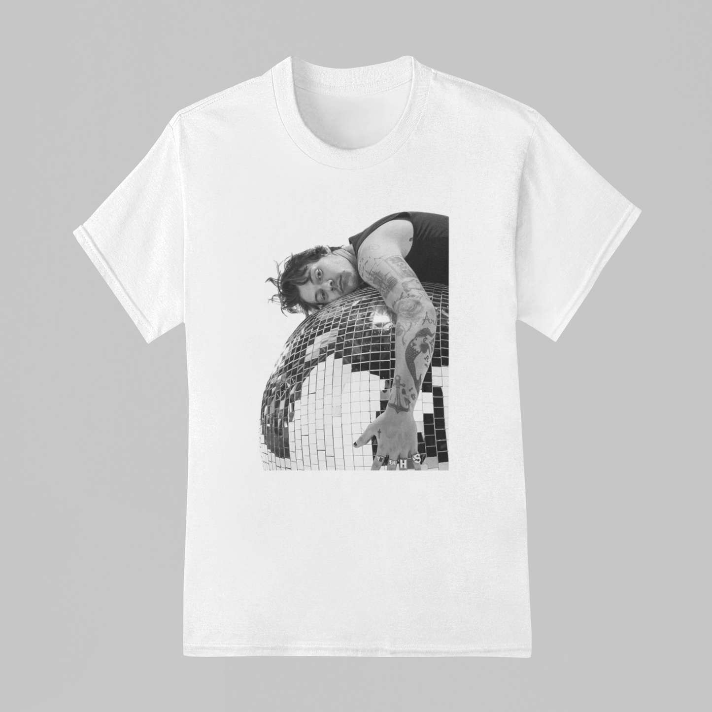 Camiseta Básica Harry Styles Photoshoot