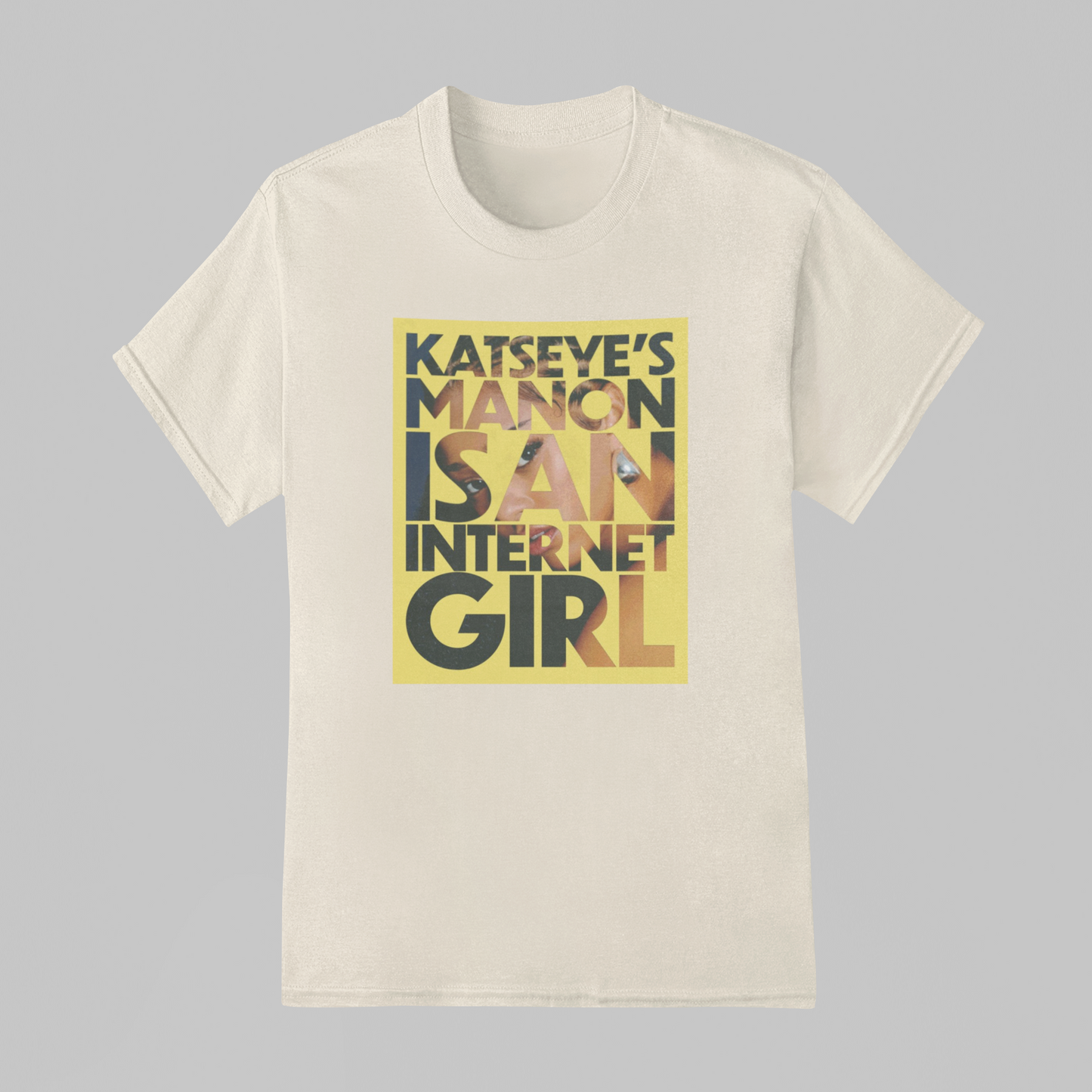 Camiseta Básica Katseye Manon Internet Girl