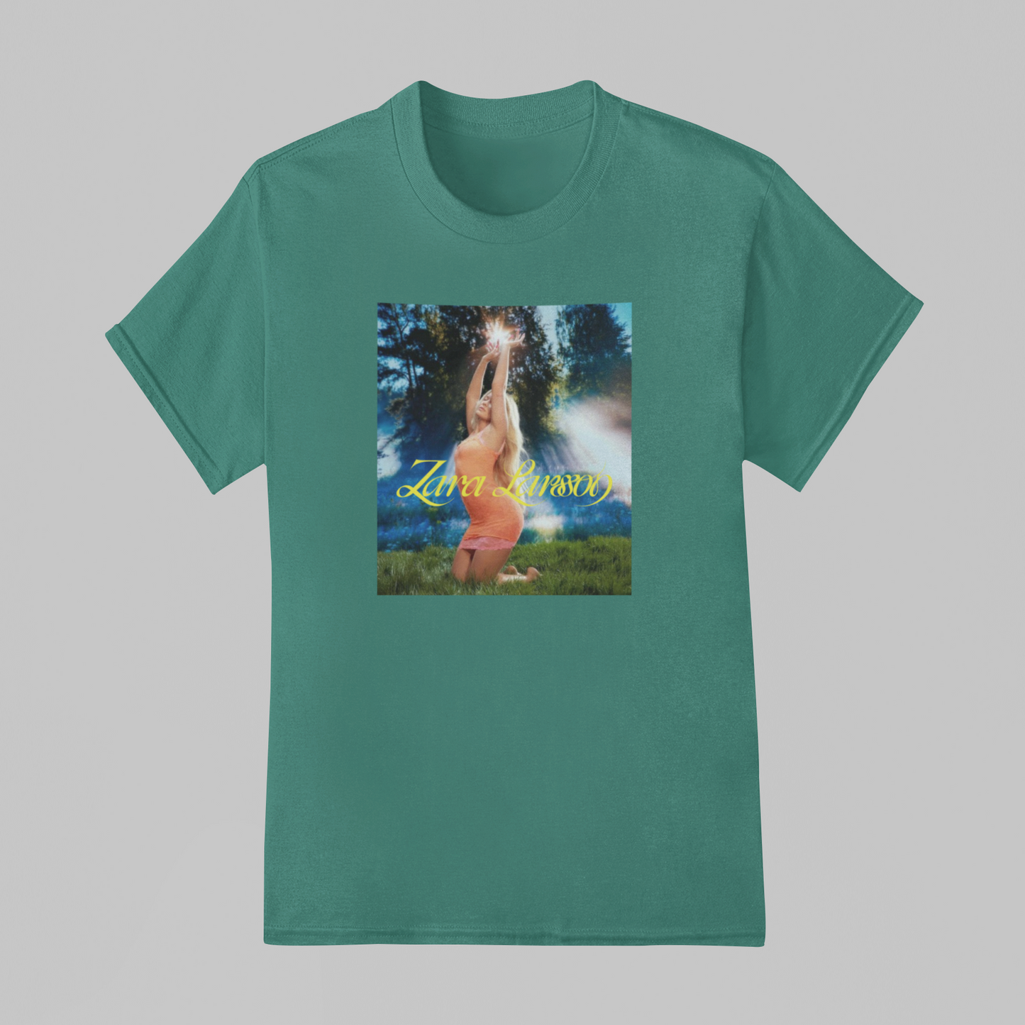 Camiseta Básica Zara Larsson Midnight Sun Photo