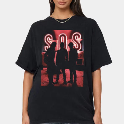  Camiseta Básica Jonas Brothers SOS Preto