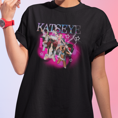 Camiseta Básica Katseye Group Pinky Up