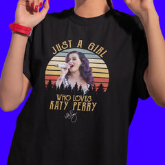Camiseta Básica Katy Perry Who Loves