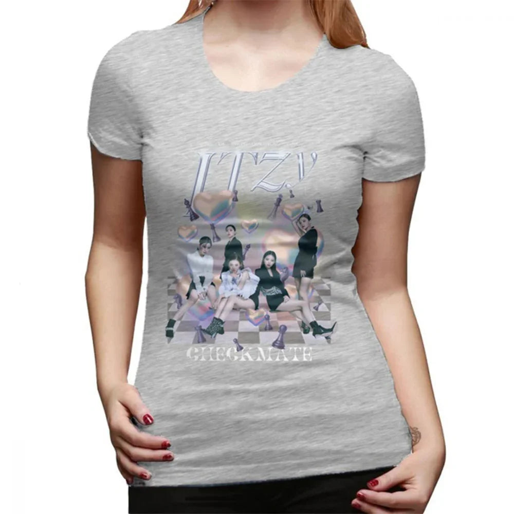 Camiseta Básica Itzy Checkmate - cinza