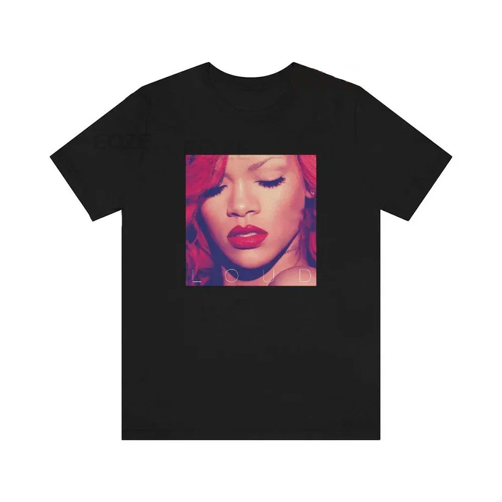 Camiseta Básica Rihanna Loud